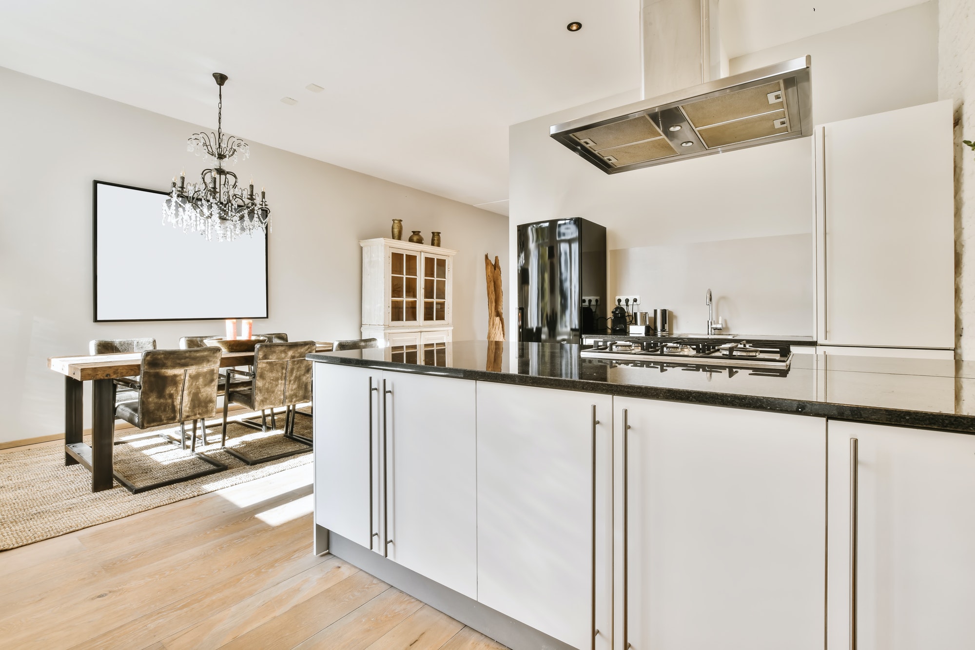 Comfortable kitchen with white kitchen unit and marble countertop