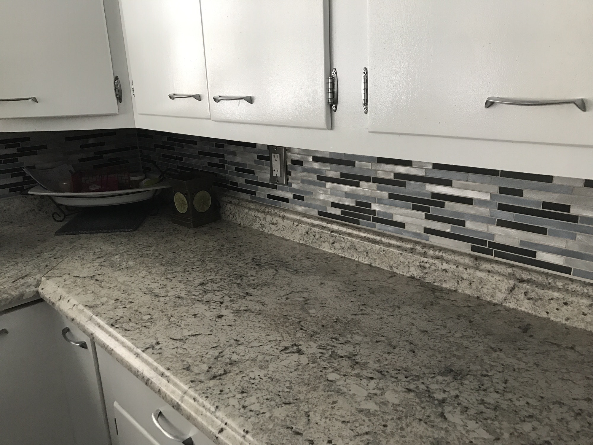 Kitchen countertop and backsplash